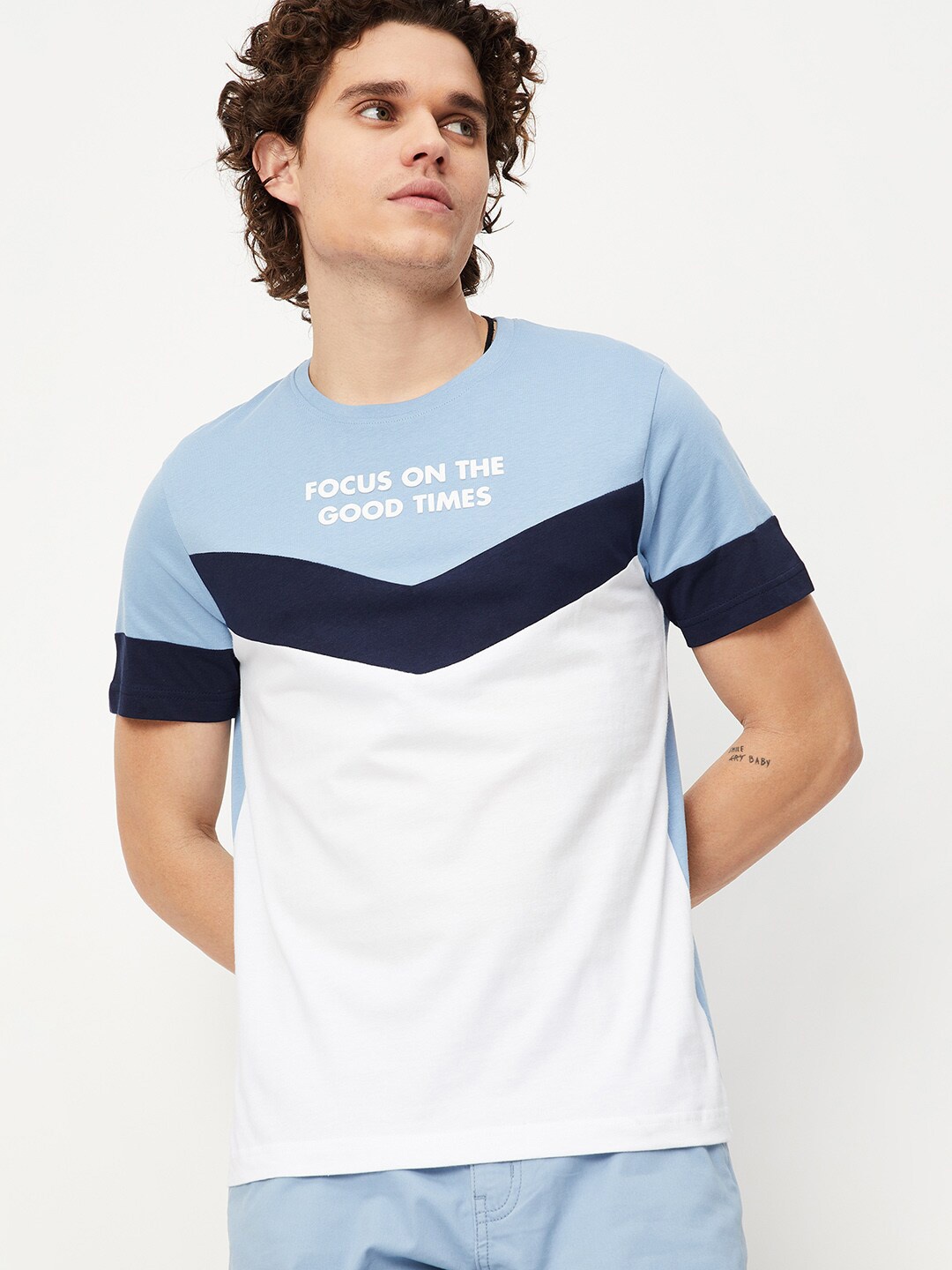 

max Men Colourblocked Pure Cotton T-shirt, Blue