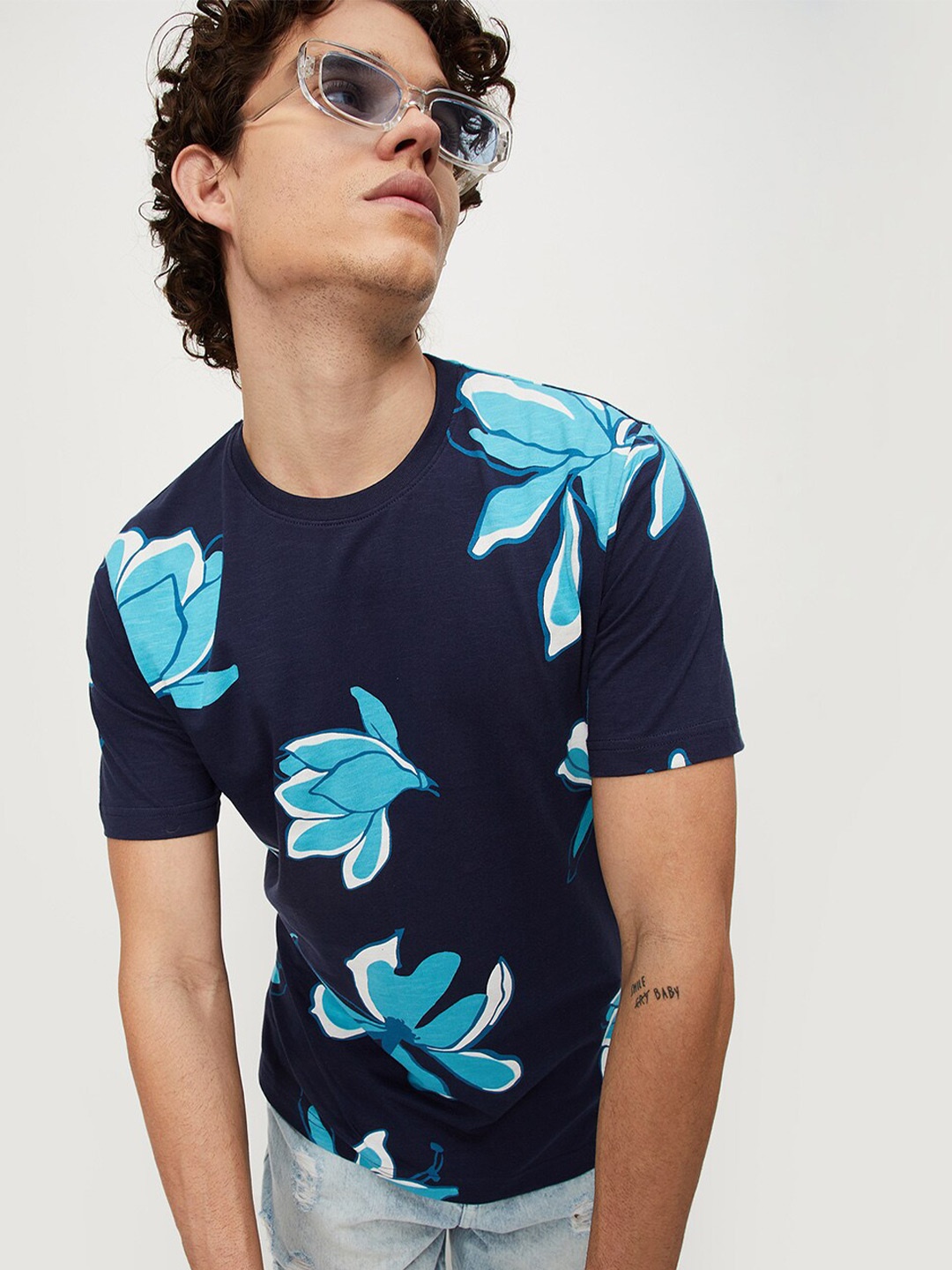 

max Men Floral Printed Pure Cotton T-shirt, Navy blue