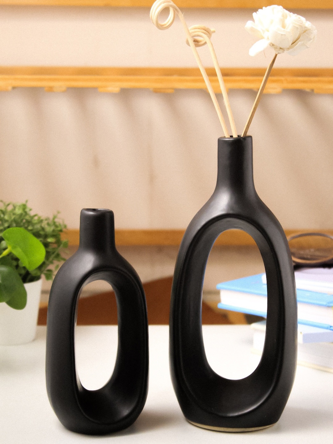 

PUREZENTO Kieko Black 2-Pieces Hallow Ceramic Vase