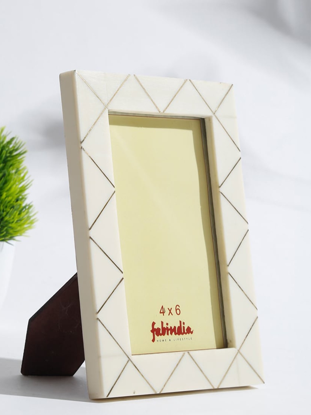 

Fabindia Abhikhya White Textured Photo Frame