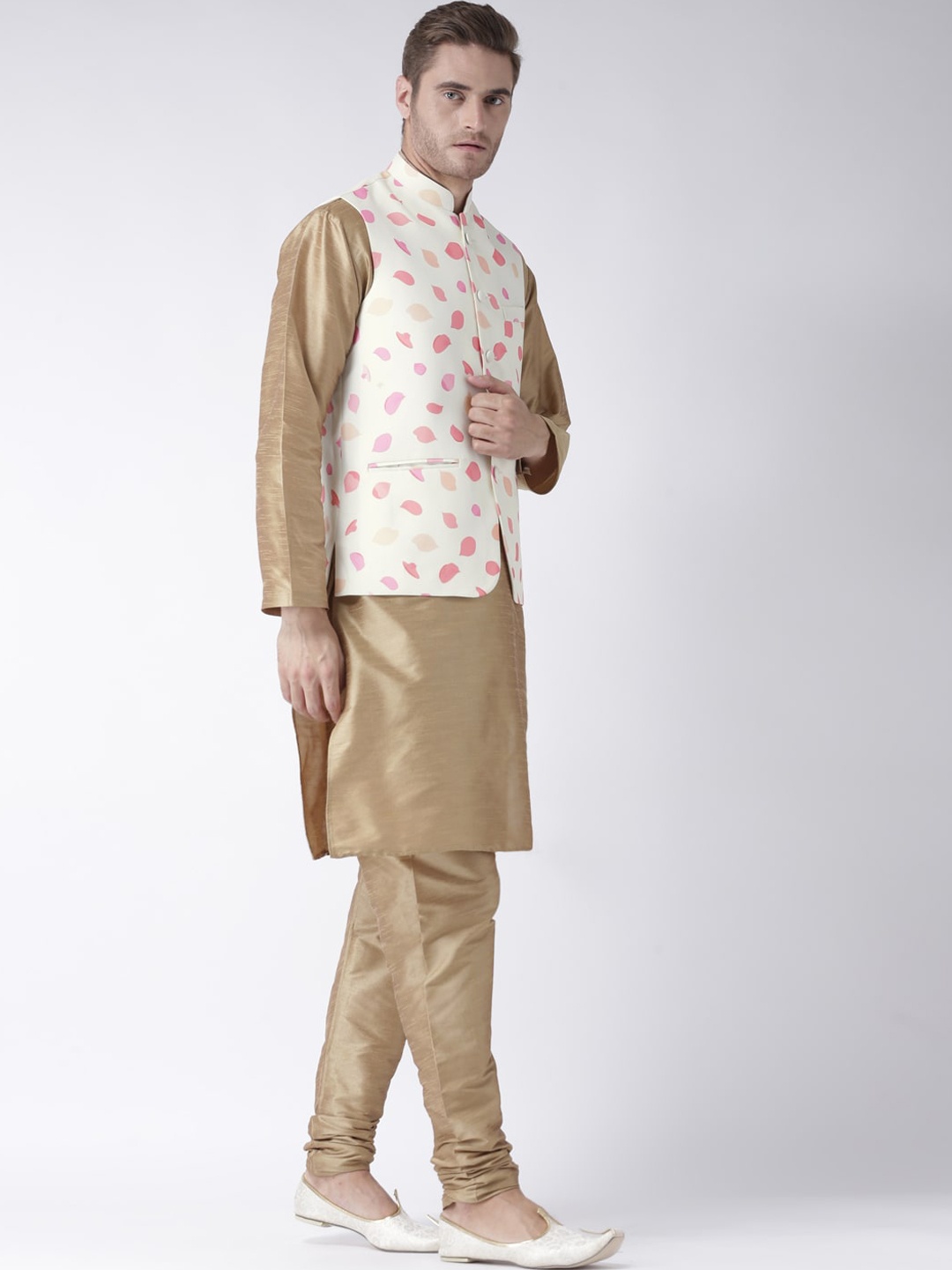 

hangup plus Men Mandarin Collar Kurta with Churidar & Nehru Jacket, Gold