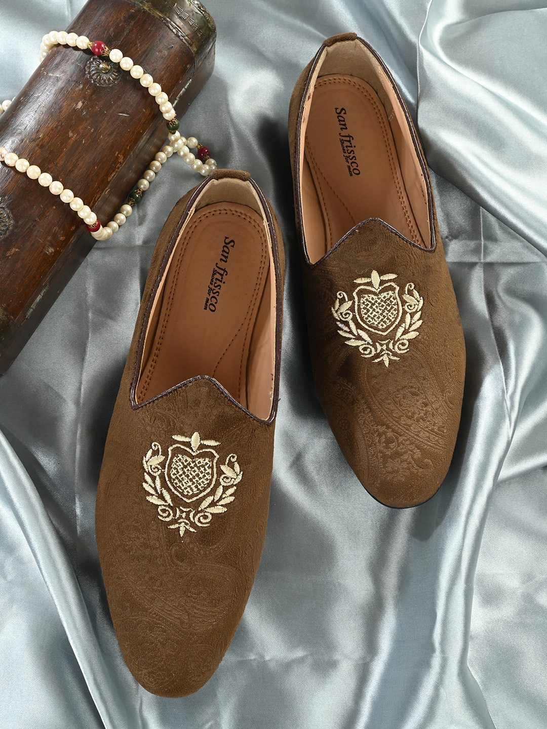 

San Frissco Men Textured Lightweight Loafers, Brown