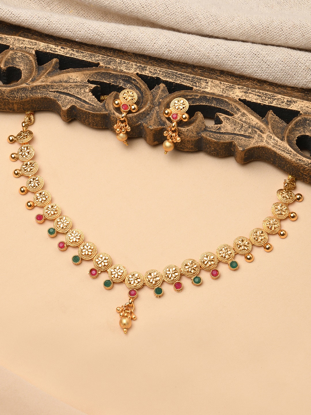 

Fida Gold Plated Stone Studded & Floral Design Jewellery Set