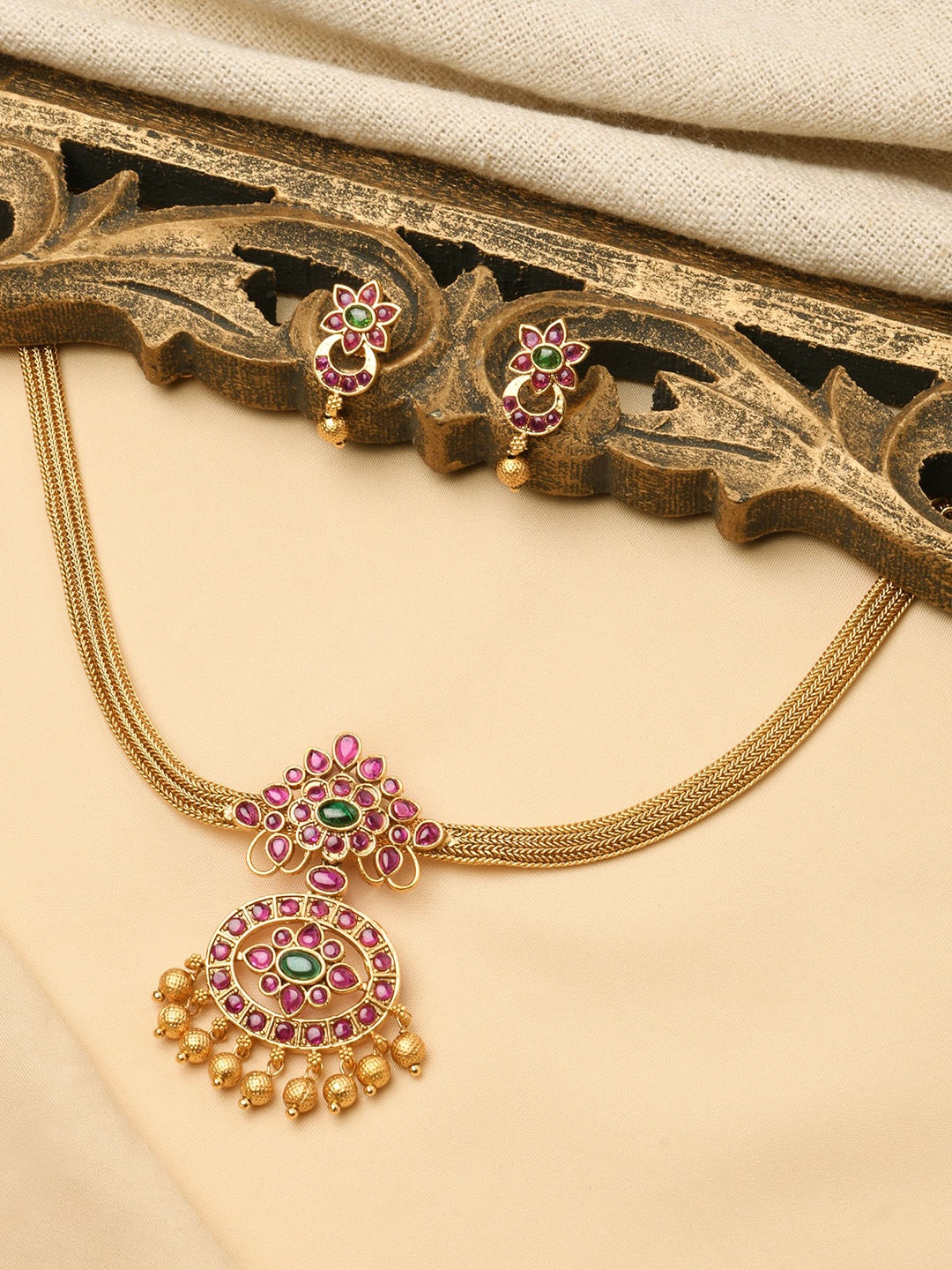 

Fida Gold-Plated Stone-Studded Choker Jewellery Set