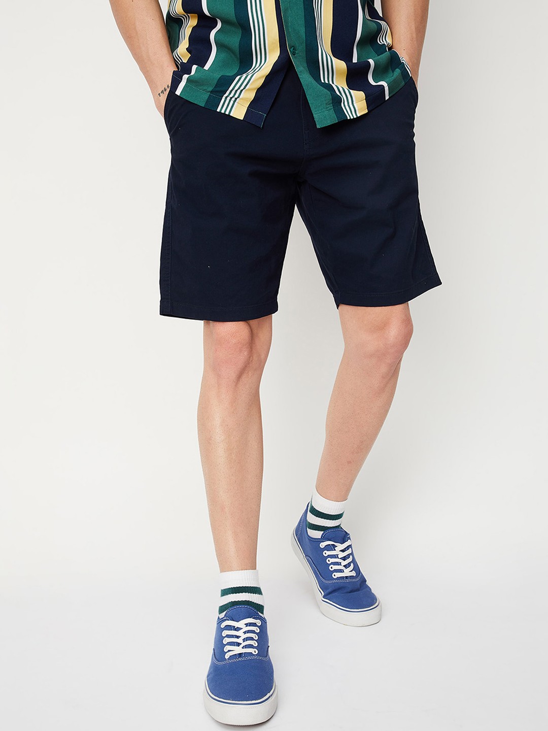 

max Men Solid Mid Rise Regular Shorts, Blue