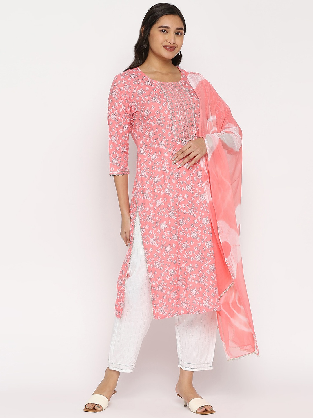 

ZRI Women Floral Printed Gotta Patti Kurta with Trousers & With Dupatta, Pink