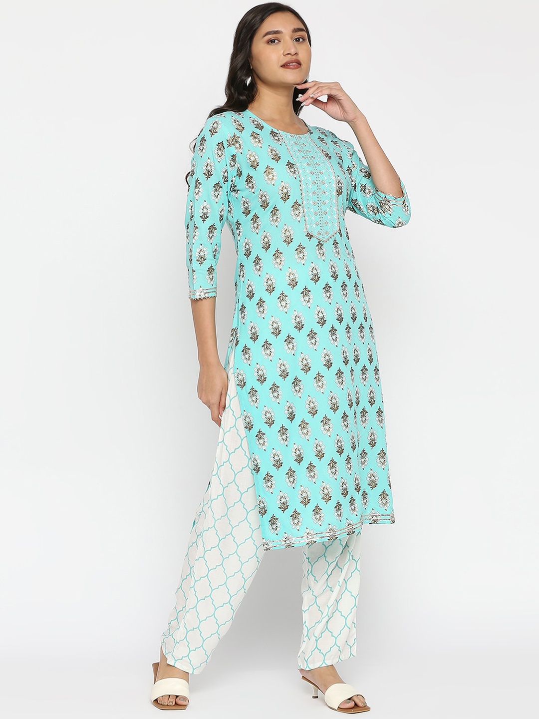 

ZRI Women Sea Green Floral Printed Gotta Patti Kurta with Trousers