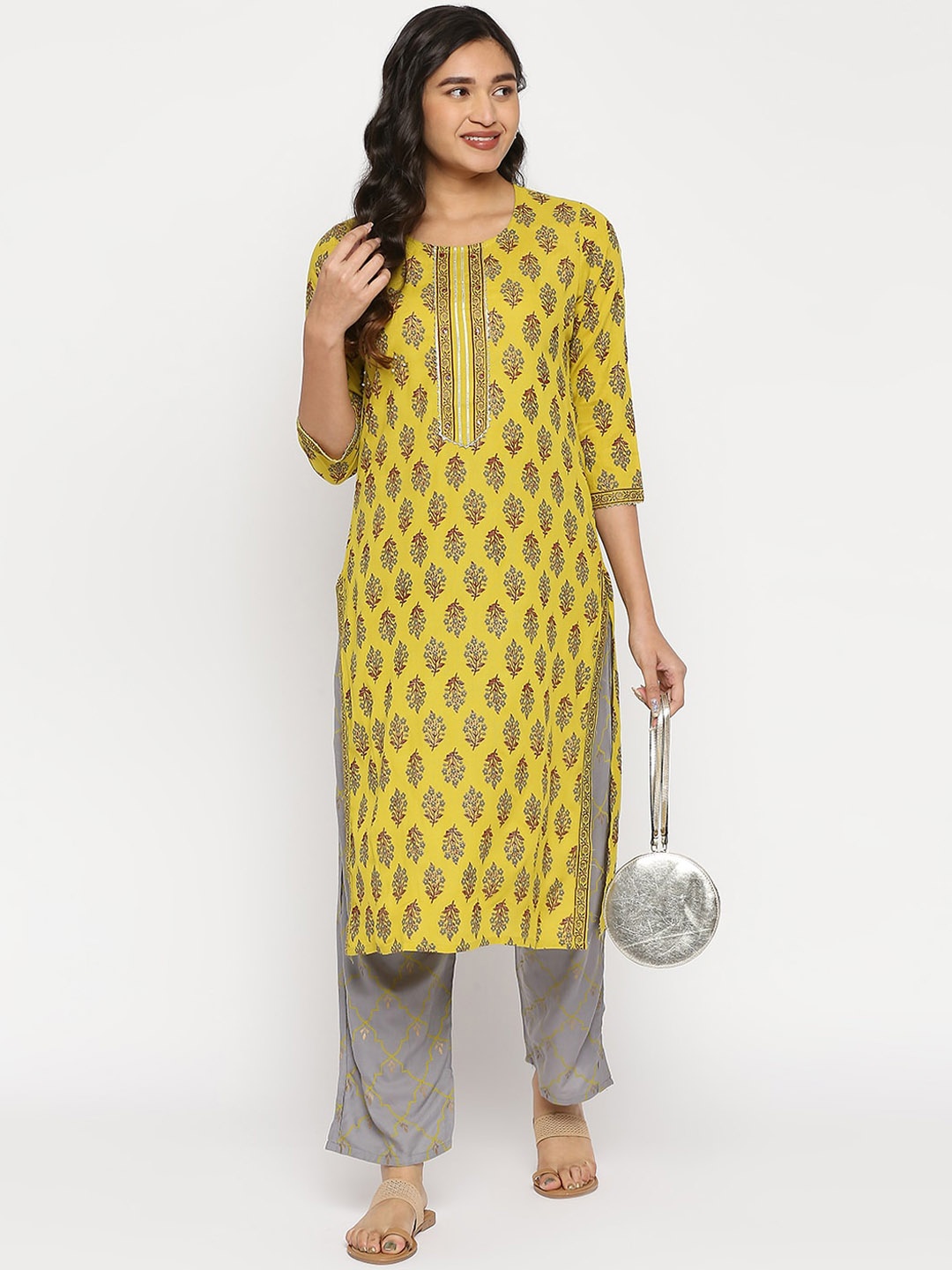 

ZRI Women Green Ethnic Motifs Printed Gotta Patti Kurta with Pyjama