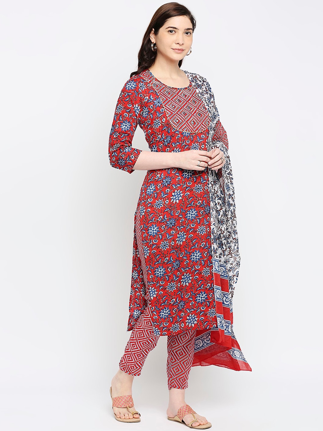 

ZRI Women Floral Printed Gotta Patti Kurta With Trousers & With Dupatta, Red