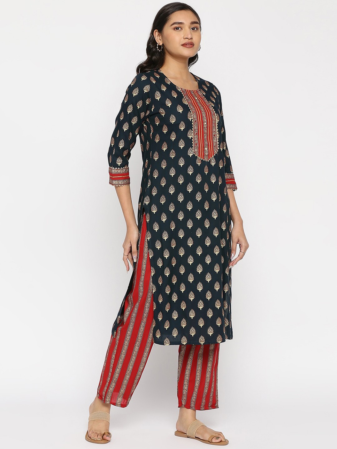

ZRI Women Green Ethnic Motifs Printed Gotta Patti Kurta with Trousers