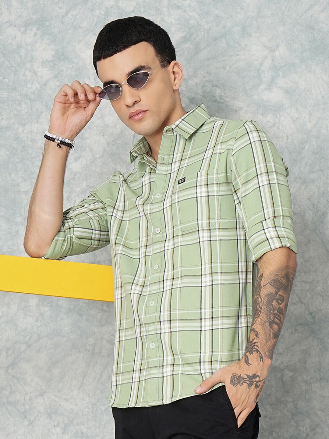 

The Indian Garage Co Men Regular Fit Checked Casual Shirt, Green