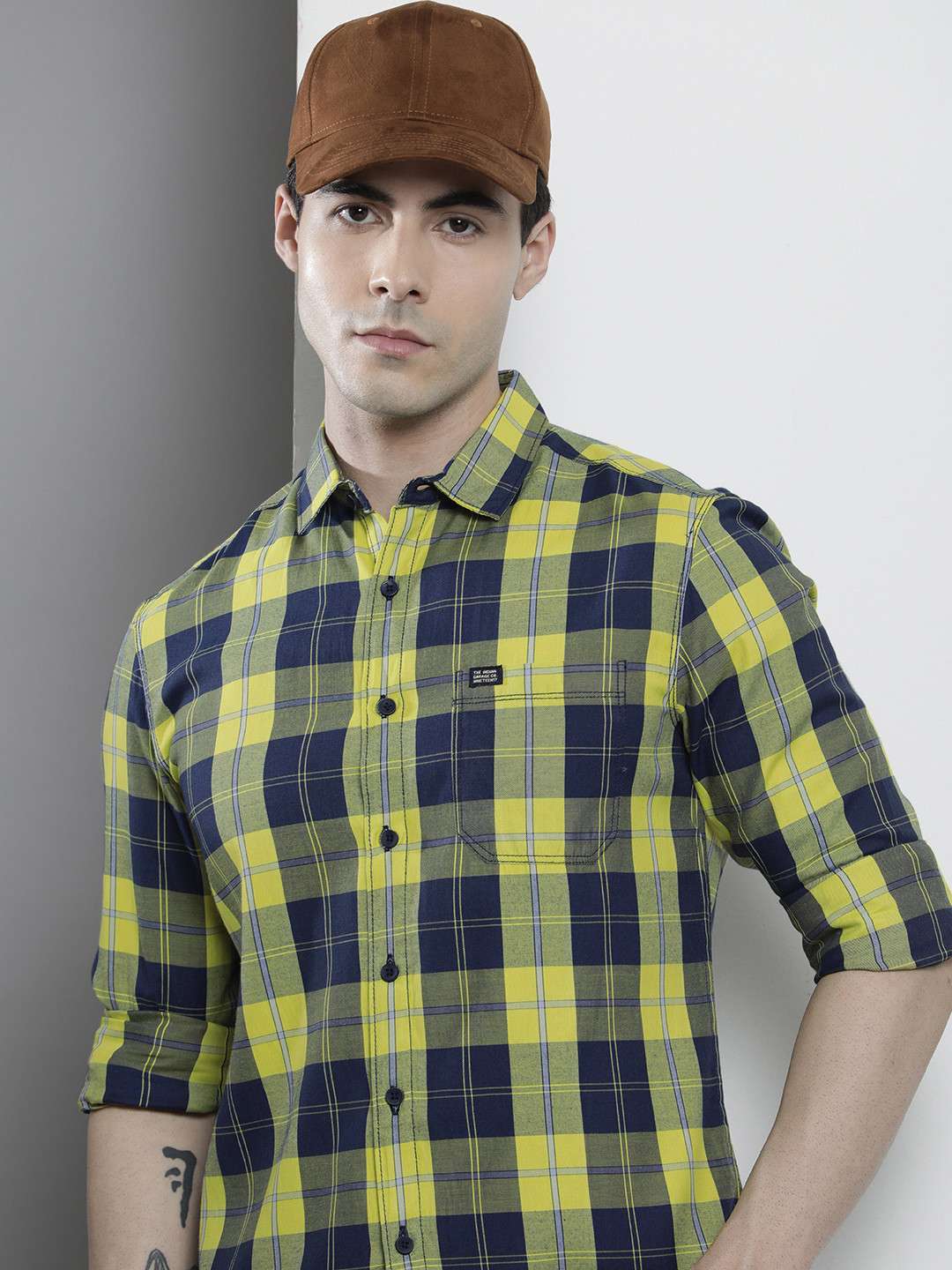 

The Indian Garage Co Men Regular Fit Checked Casual Shirt, Navy blue