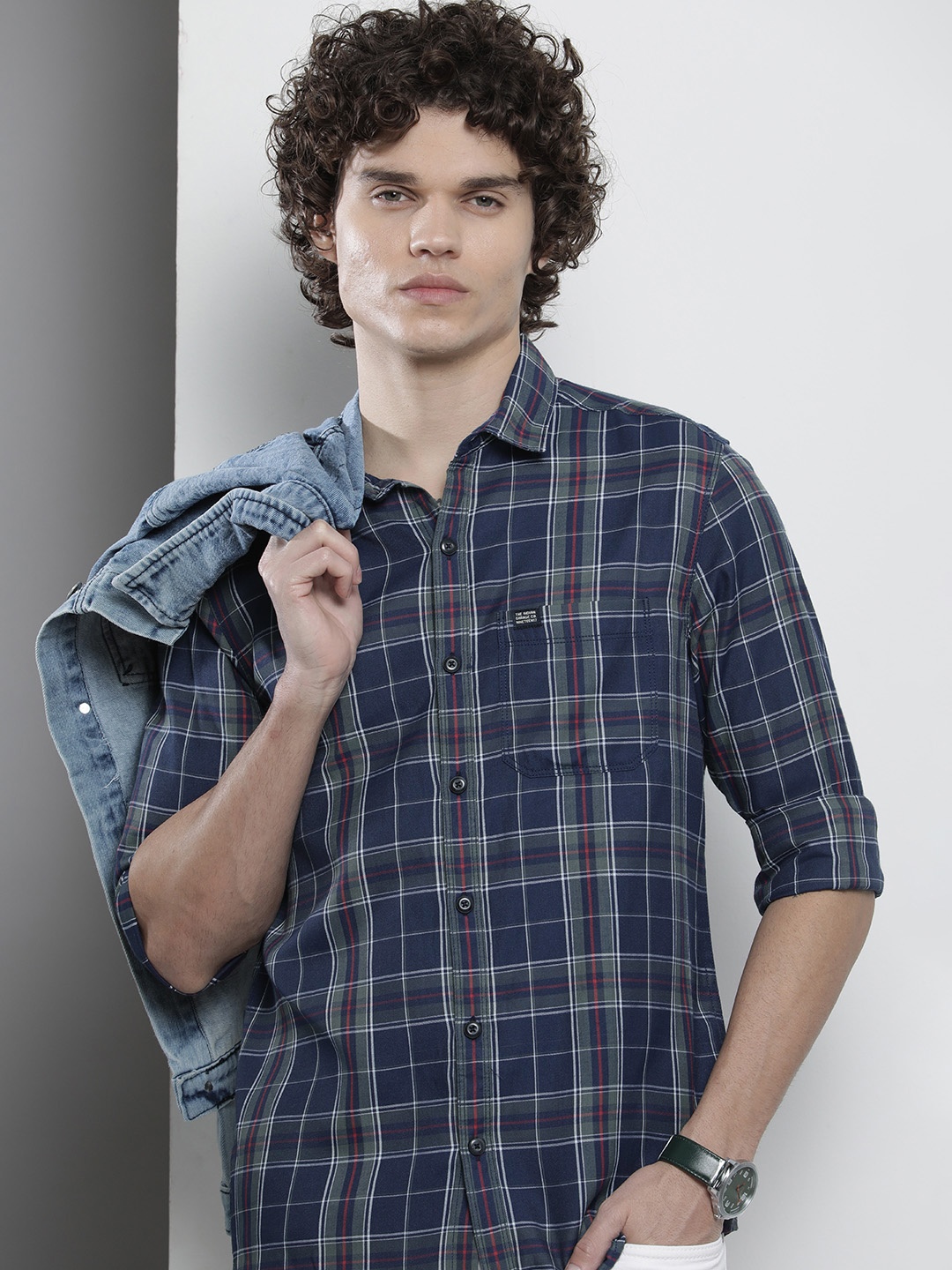 

The Indian Garage Co Men Checked Casual Shirt, Navy blue