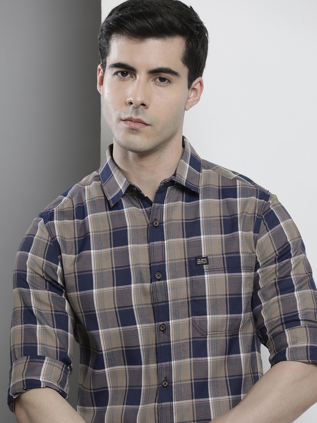 

The Indian Garage Co Men Regular Fit Checked Casual Shirt, Navy blue
