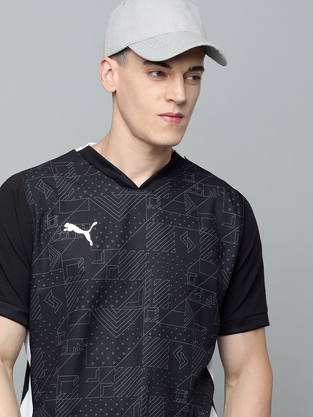 

Puma Printed V-Neck Slim Fit T-shirt, Black