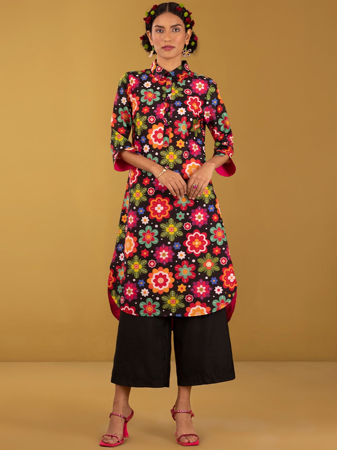 

Pink Fort Floral Printed Mandarin Collar Kurta with Palazzos, Black