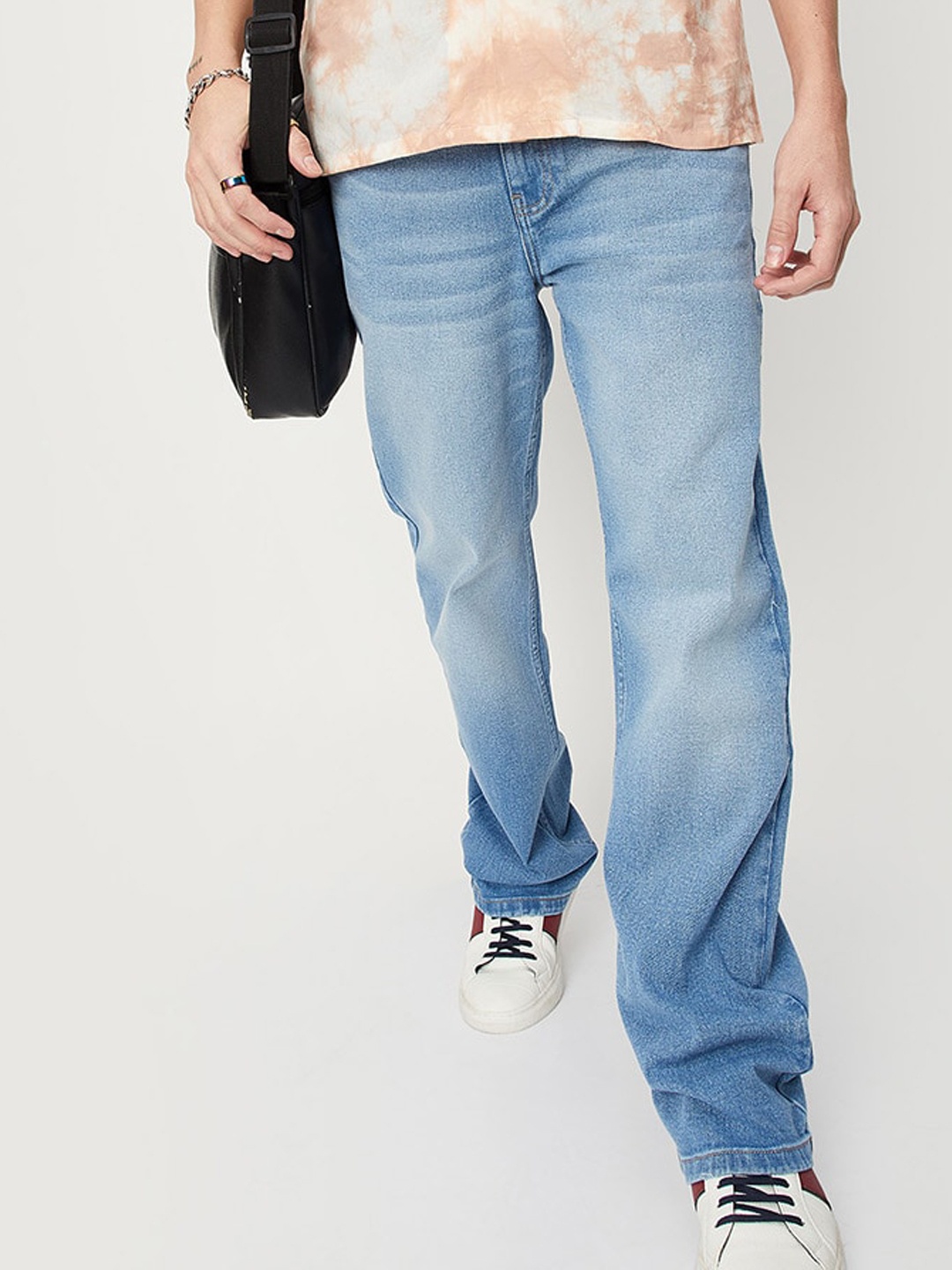 

max Men Mid Rise Light Fade Jeans, Blue