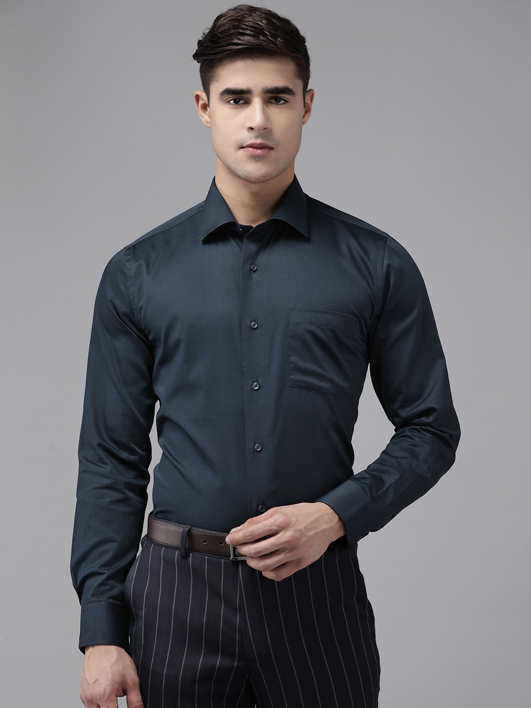 

Blackberrys Men Pure Cotton Solid Opaque Formal Shirt, Navy blue