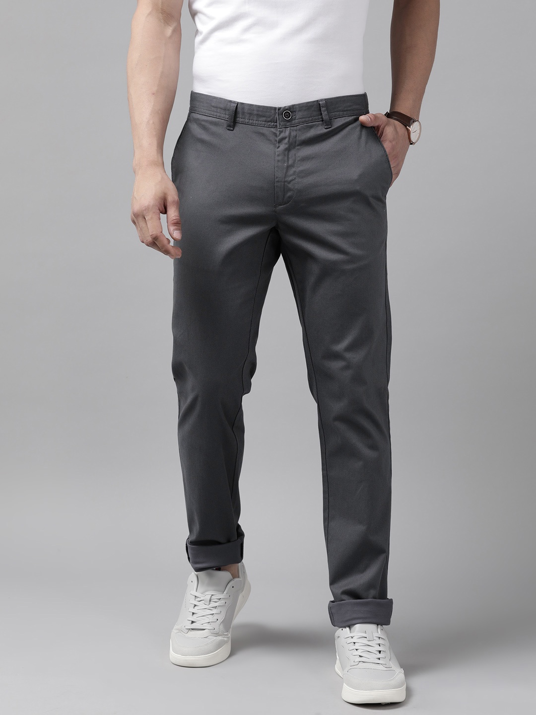 

Blackberrys Men Micro Ditsy Printed Tapered Fit Low-Rise Chinos Trousers, Charcoal