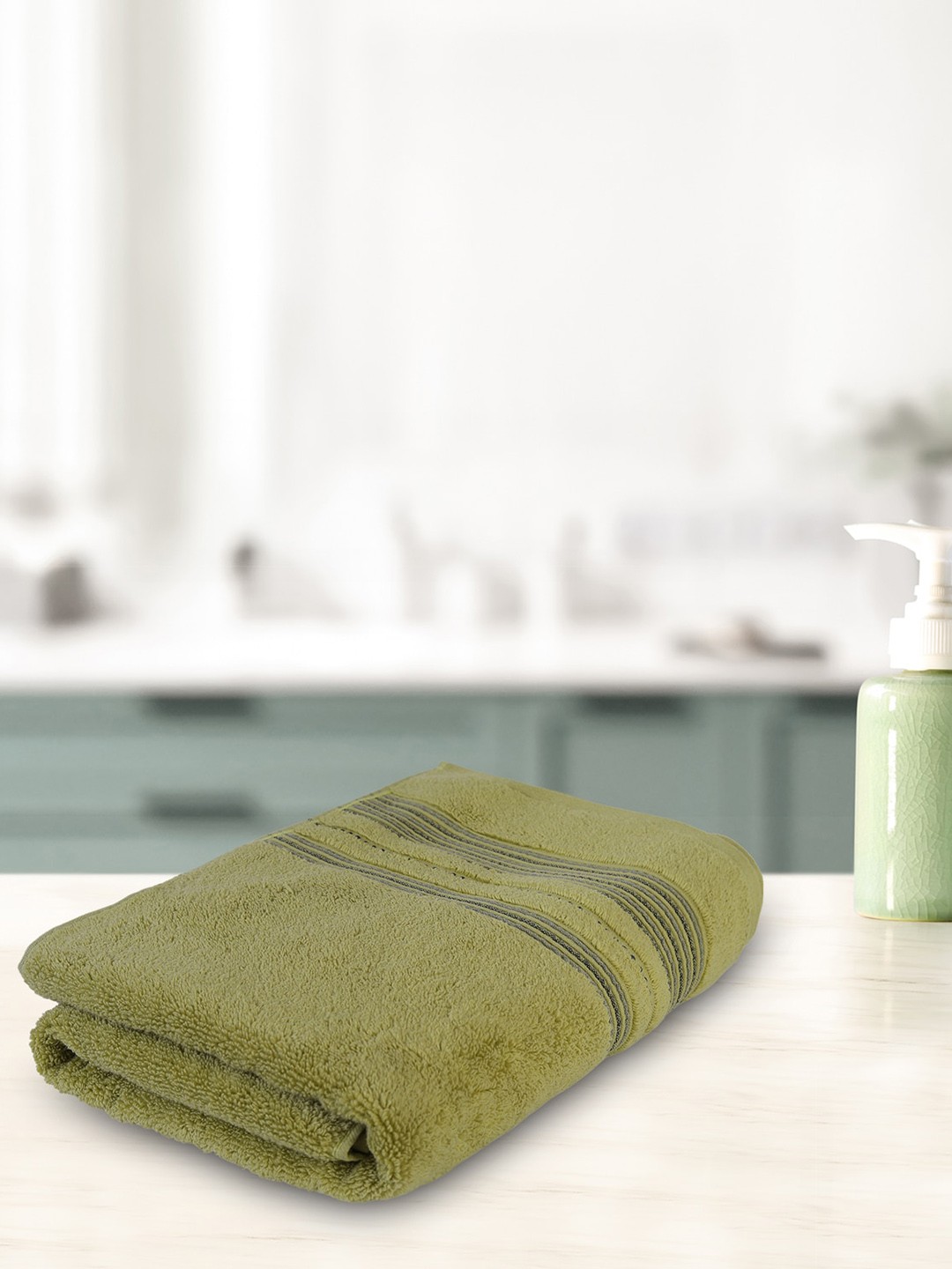 

HomeTown Nora Green Striped 500 GSM Cotton Bath Towel
