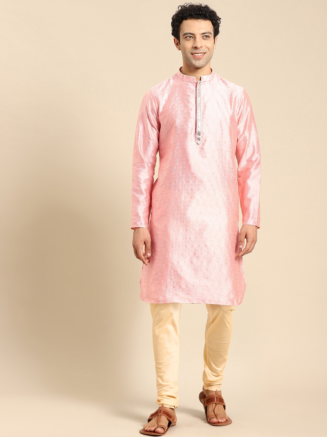 

Amodh by Kisah Men Woven Design Mandarin Collar Thread Work Kurta, Pink