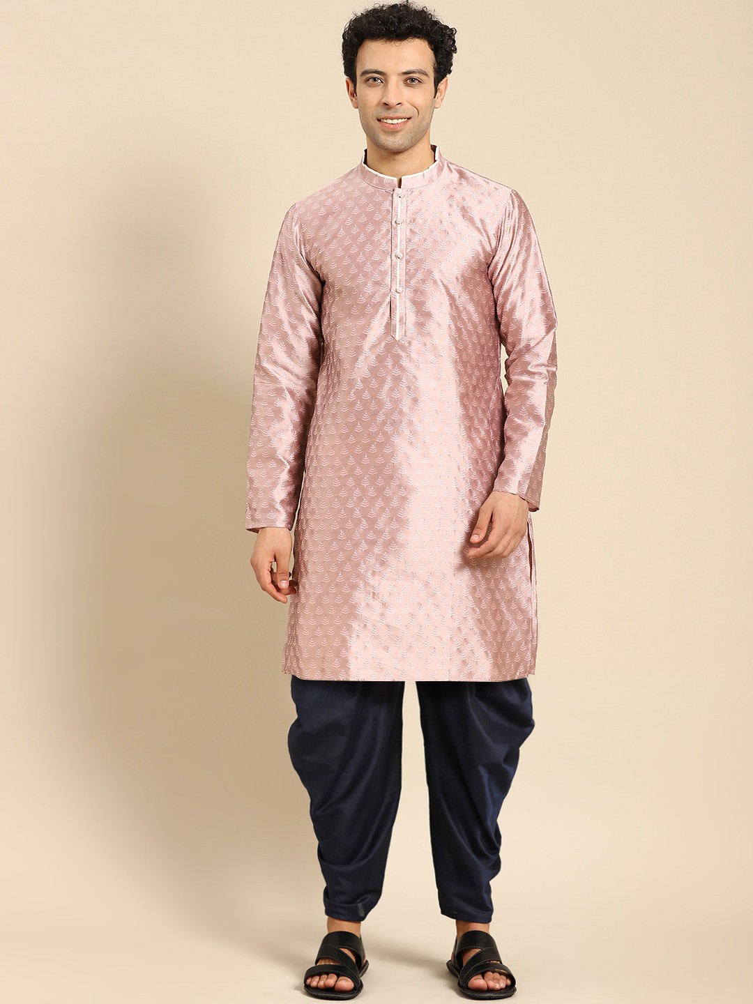 

Amodh by Kisah Men Woven Design Mandarin Collar Thread Work Kurta, Peach