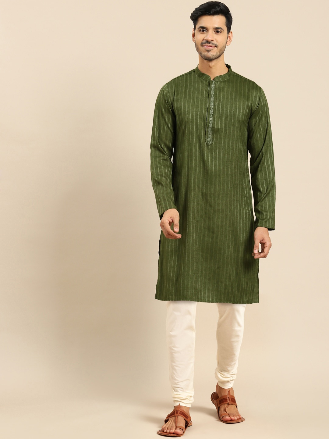 

Amodh by Kisah Men Woven Design Striped Mandarin Collar Kurta, Green