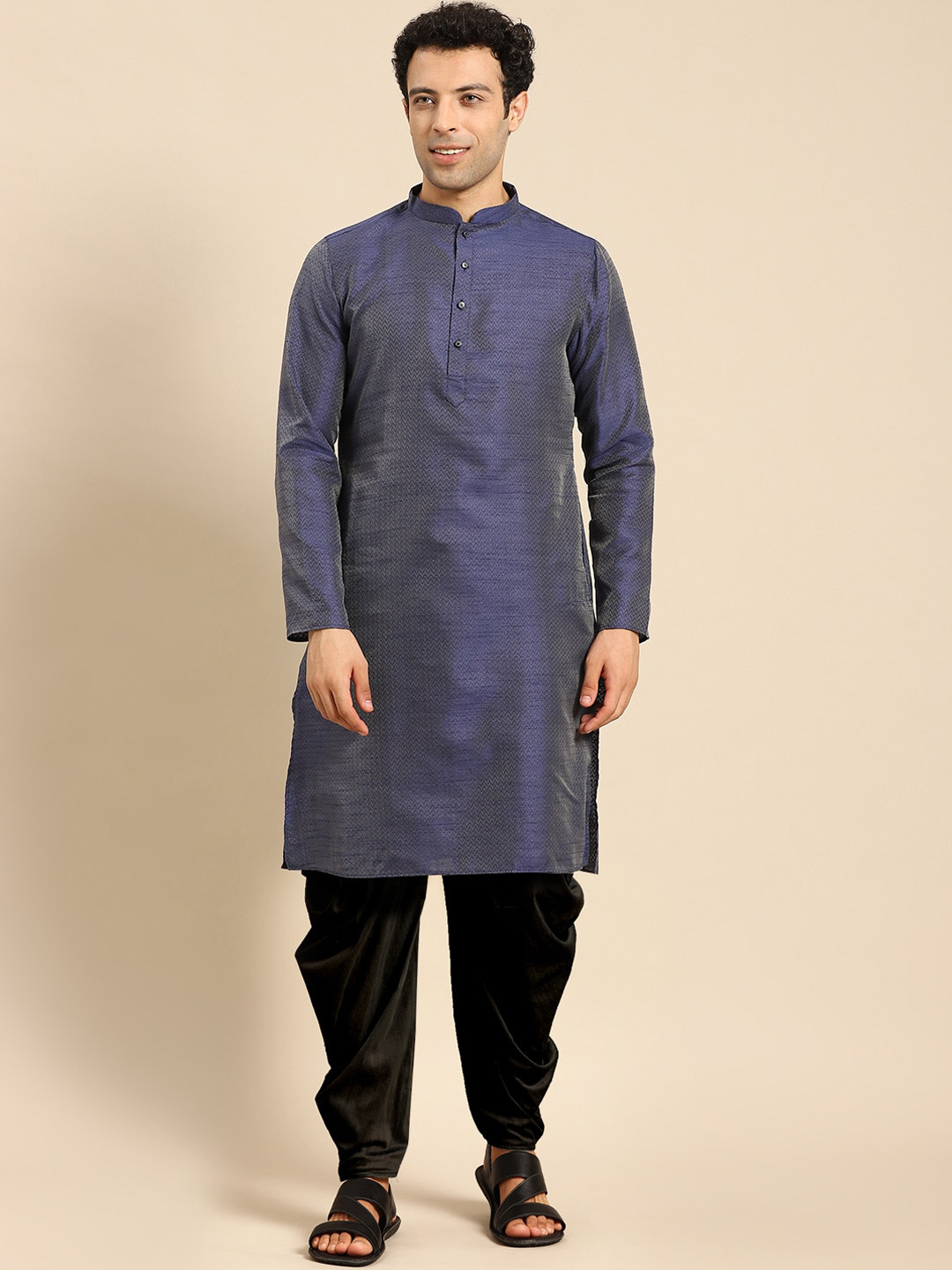 

Amodh by Kisah Men Geometric Woven Design Cotton Kurta, Navy blue