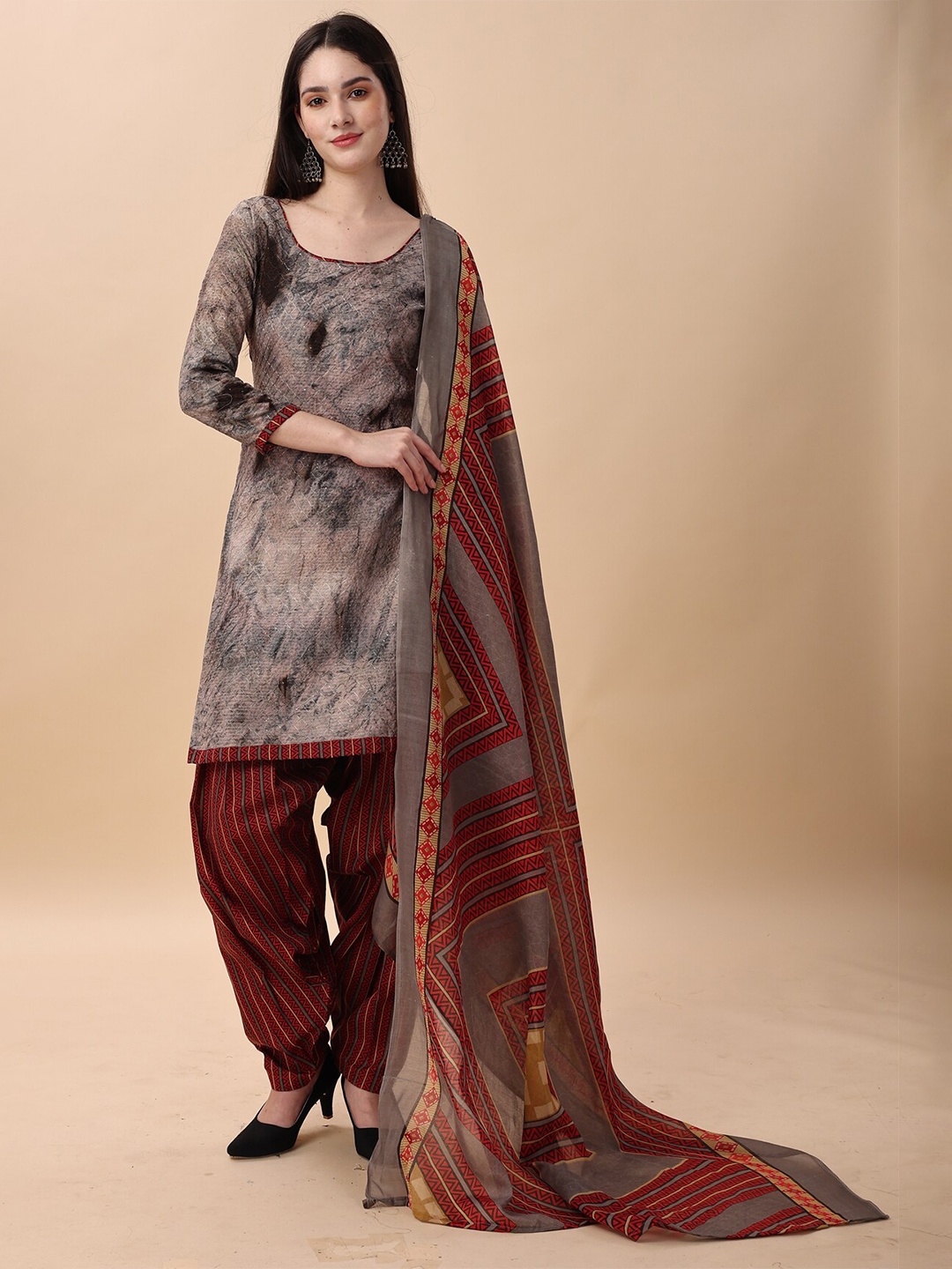 

Rajnandini Abstract Printed Pure Cotton Unstitched Dress Material, Grey
