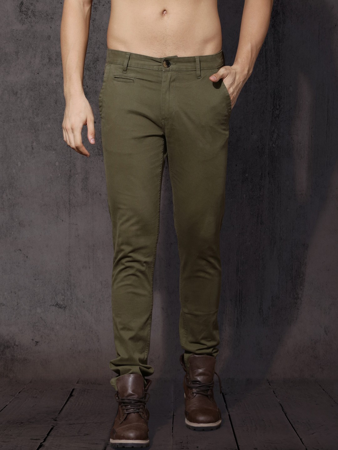 

Roadster Men Green Slim Fit Solid Chinos