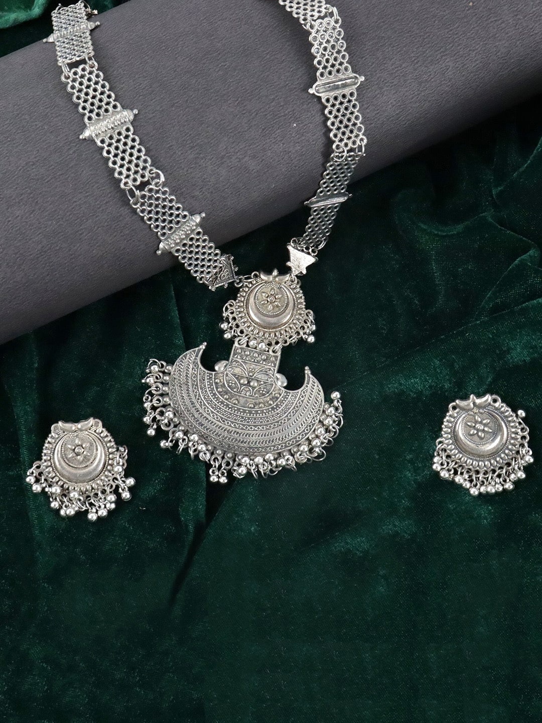 

VAGHBHATT Oxidized Silver-Plated Silver-Toned Beaded Jewellery Set