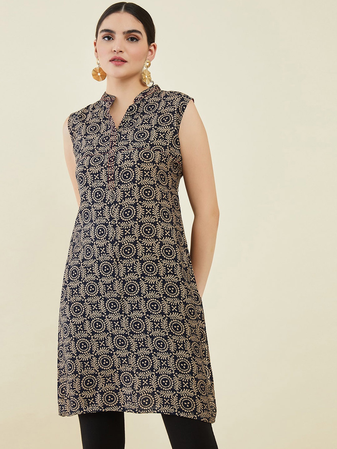 

Soch Women Floral Printed Mandarin Collar Cotton Kurta, Navy blue