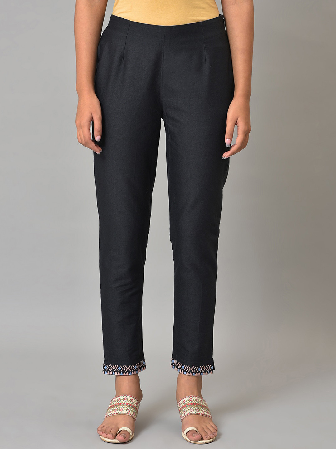 

W Women Mid-Rise Regular Fit Trousers, Black