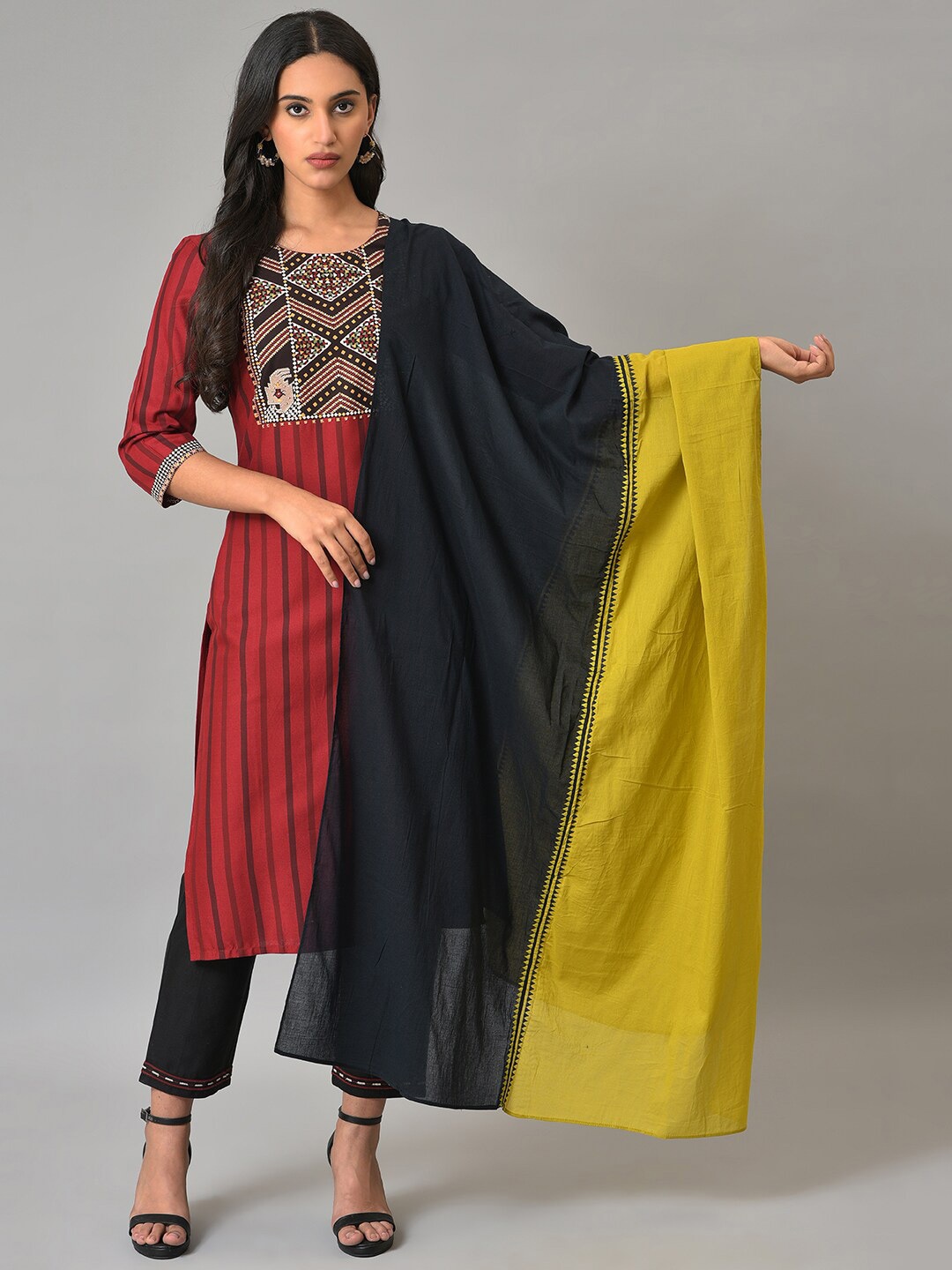 

W Green & Black Colourblocked Dupatta