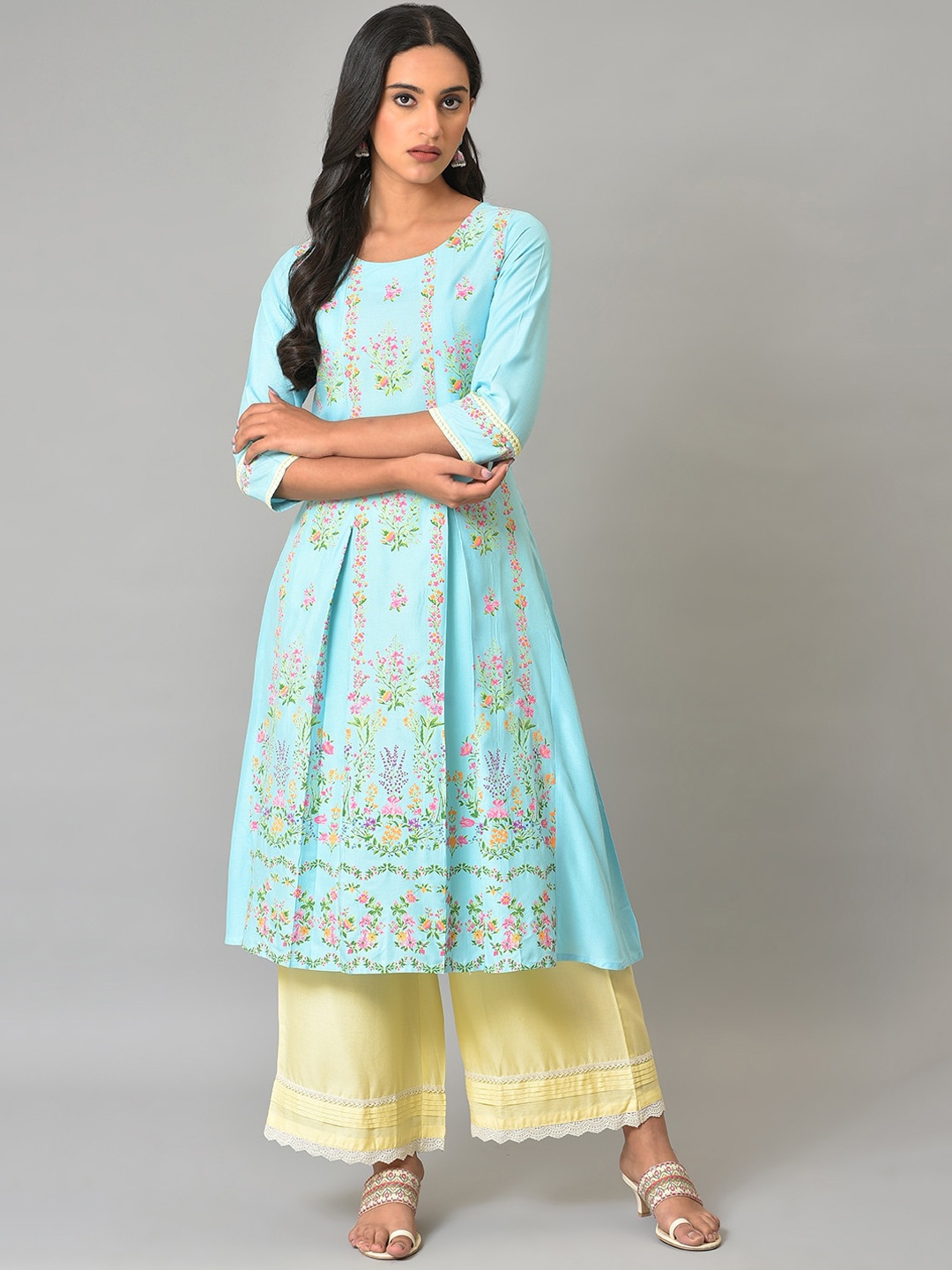 

W Women Round Neck Floral Printed Kurta, Blue