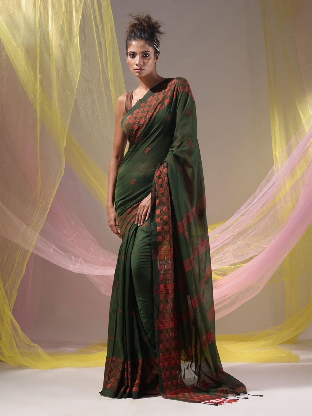 

Charukriti Woven Design Pure Cotton Saree, Green