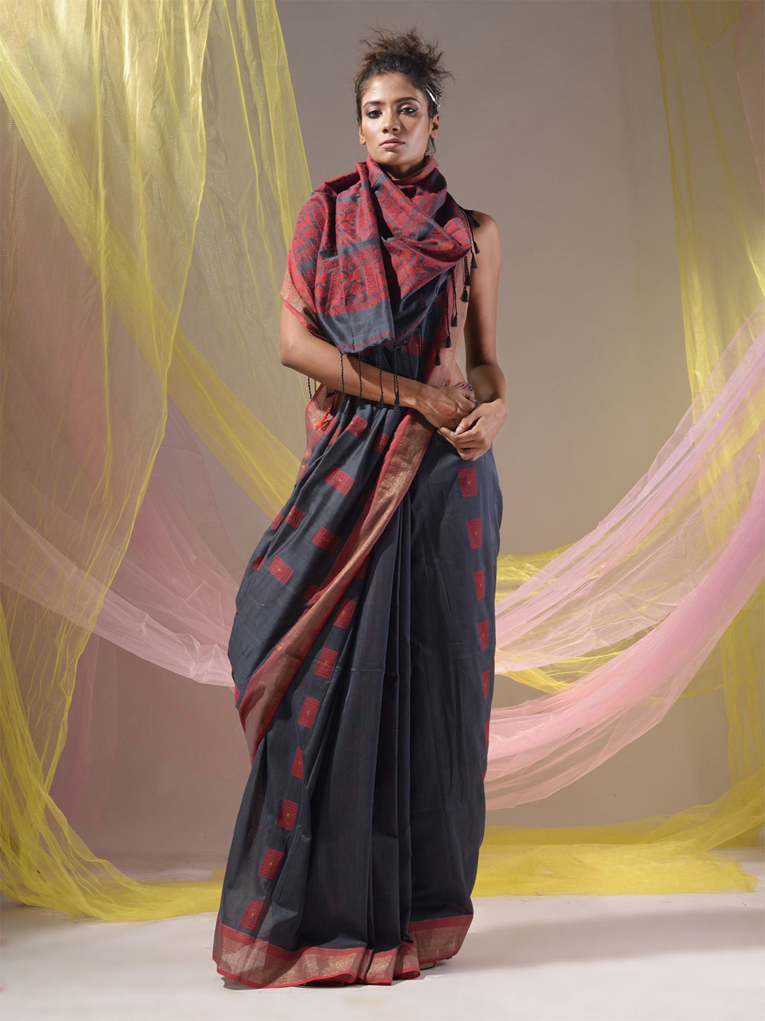 

Charukriti Woven Design Matka Soft Saree, Grey