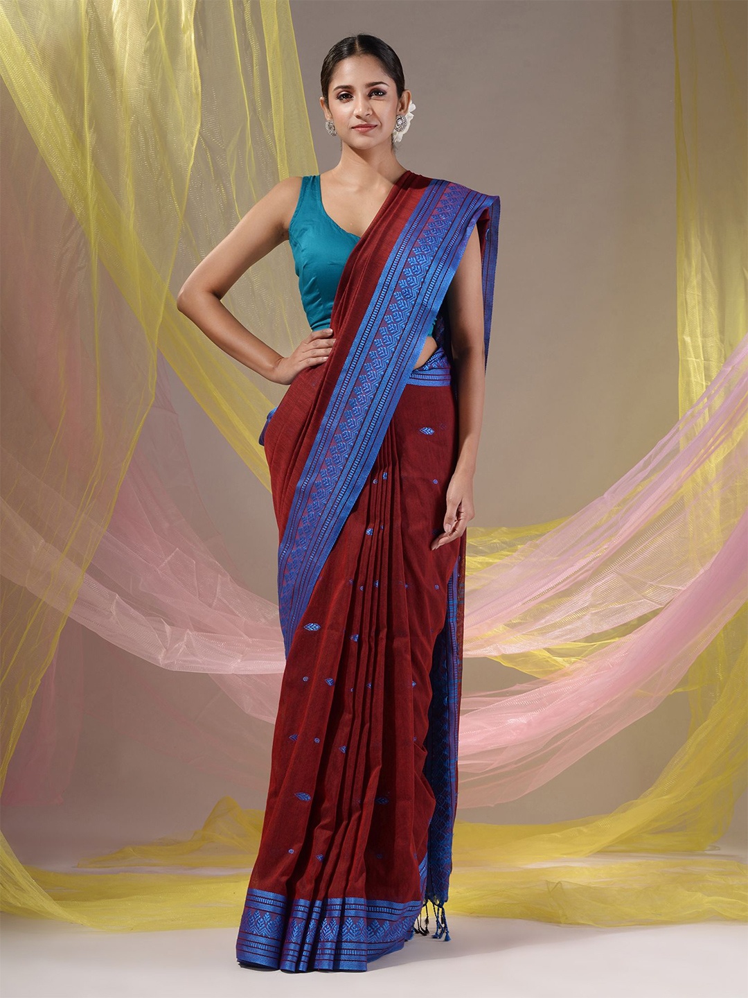 

Charukriti Woven Design Pure Cotton Saree, Red