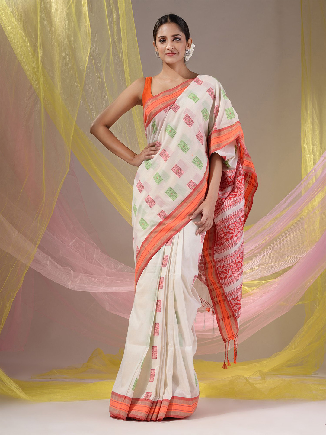 

Charukriti Woven Design Zari Saree, Off white