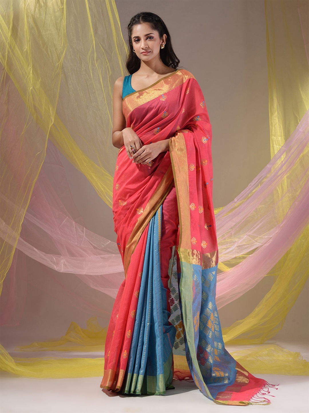

Charukriti Woven Design Zari Saree, Pink