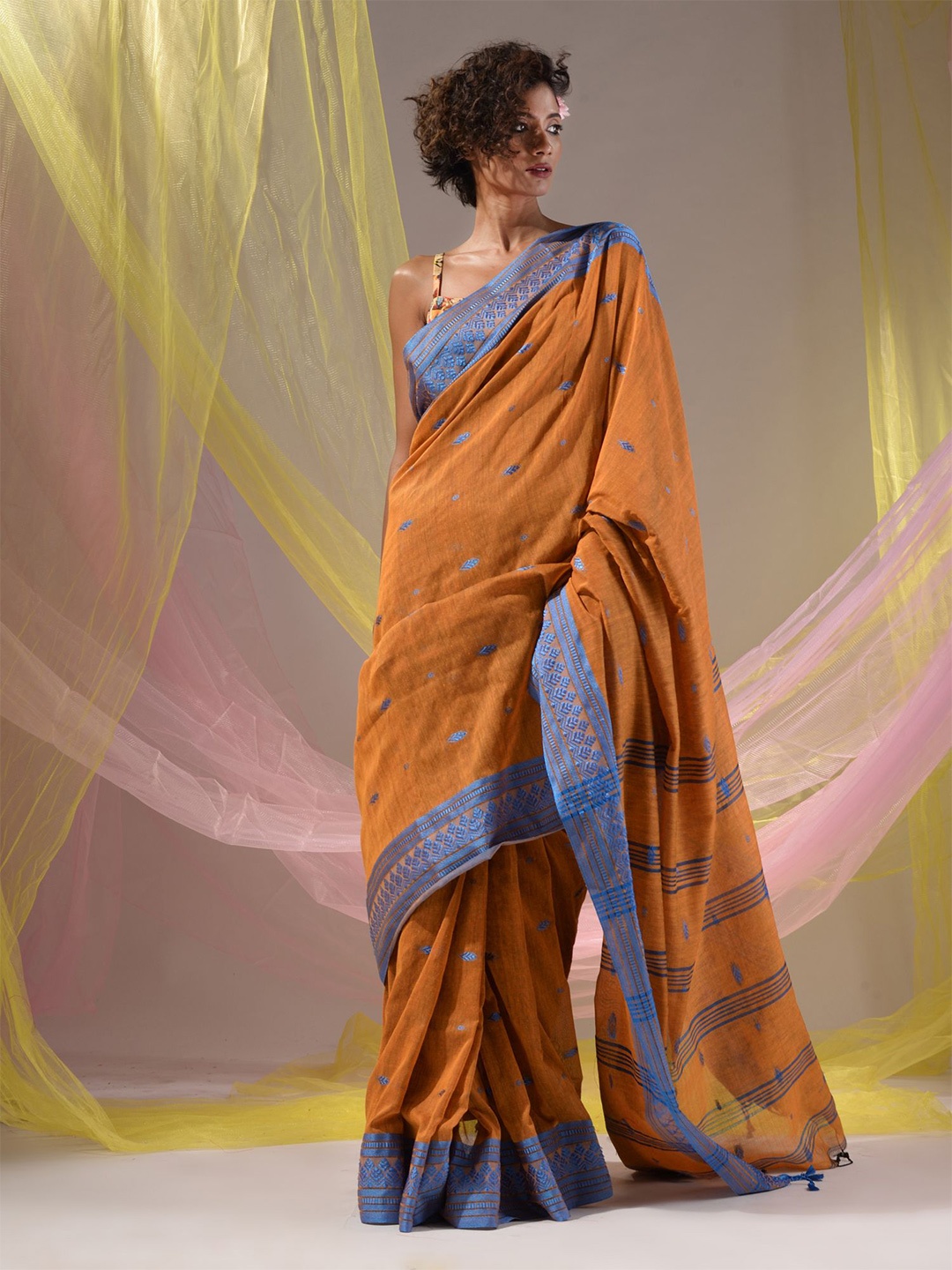 

Charukriti Woven Design Pure Cotton Saree, Mustard