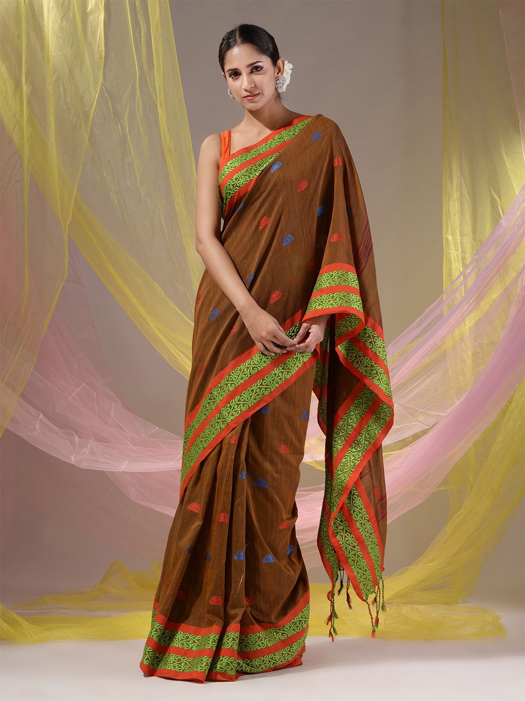 

Charukriti Woven Design Pure Cotton Saree, Brown