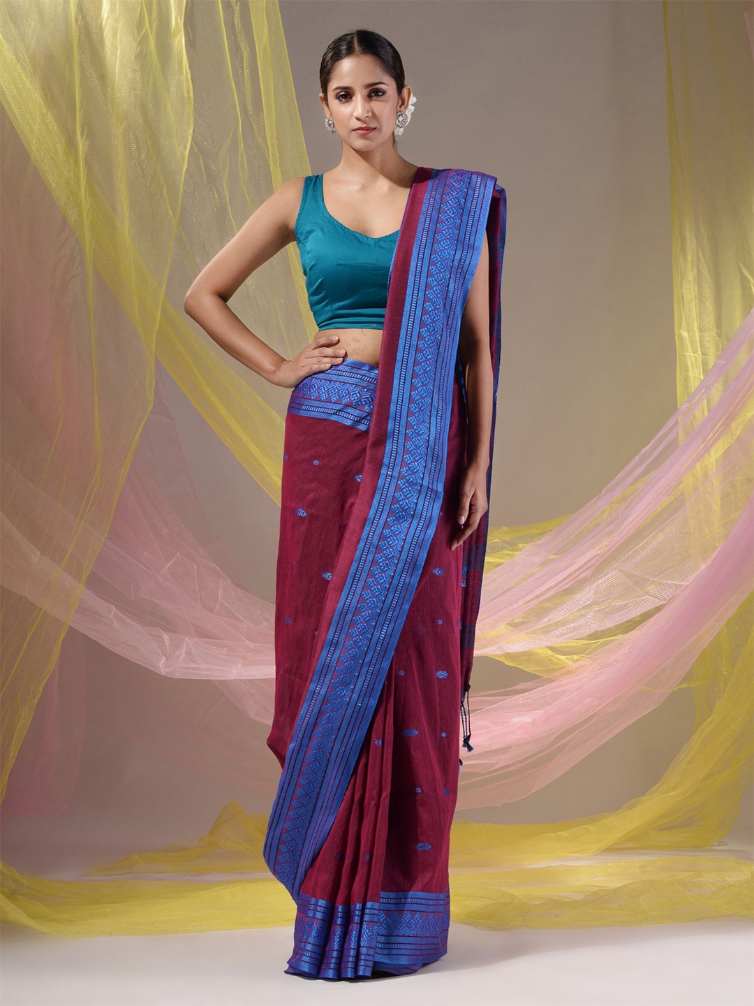 

Charukriti Woven Design Pure Cotton Saree, Magenta