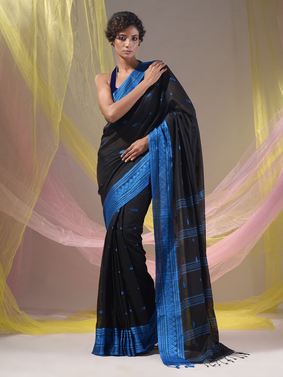 

Charukriti Woven Design Pure Cotton Saree, Black
