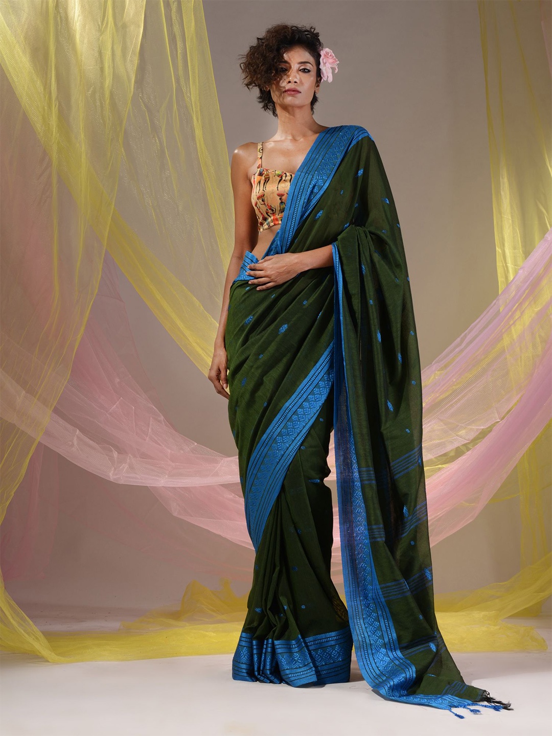 

Charukriti Woven Design Pure Cotton Saree, Green