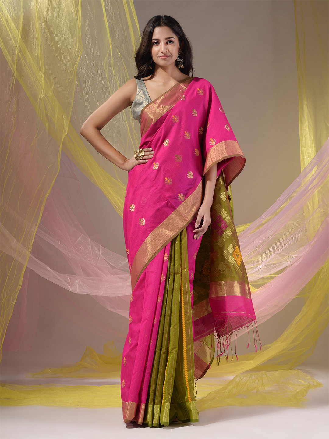 

Charukriti Woven Design Zari Saree, Pink