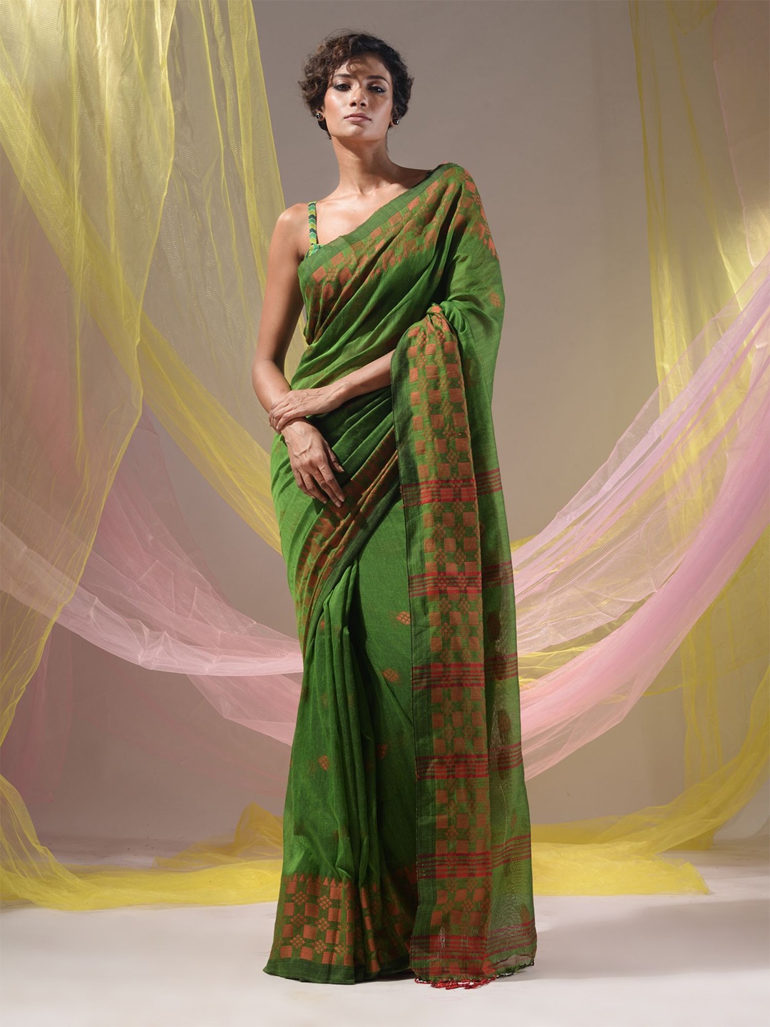 

Charukriti Woven Design Pure Cotton Saree, Green