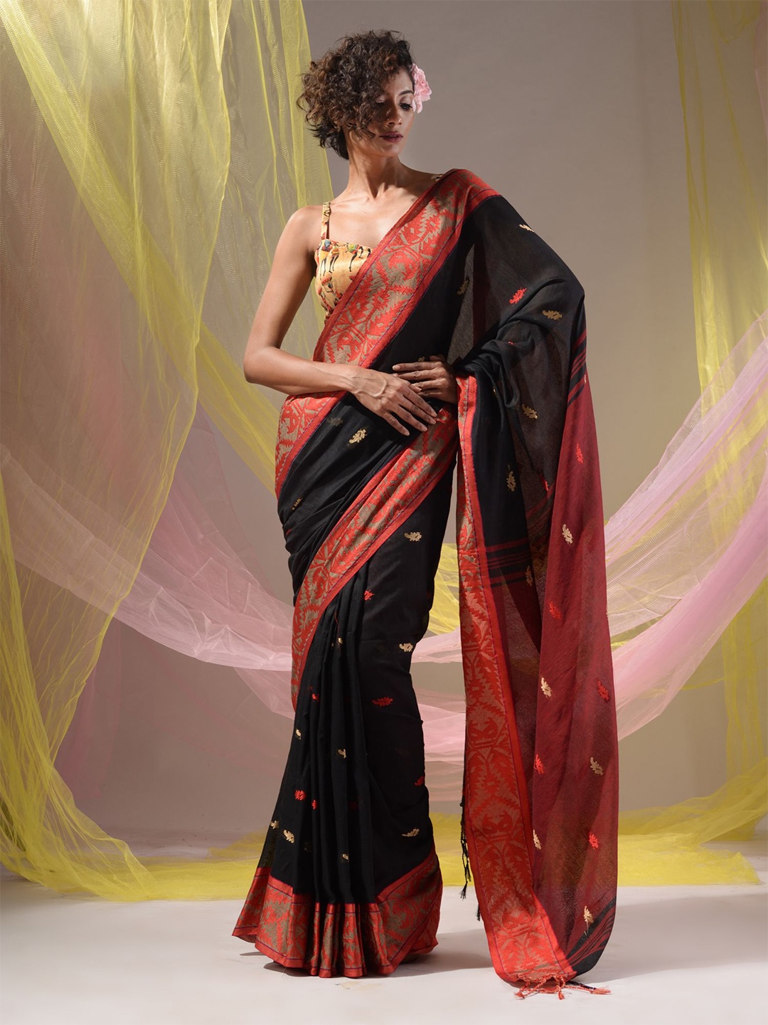 

Charukriti Woven Design Pure Cotton Saree, Black