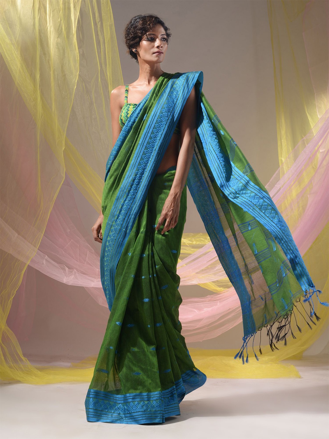 

Charukriti Woven Design Zari Pure Cotton Saree, Green