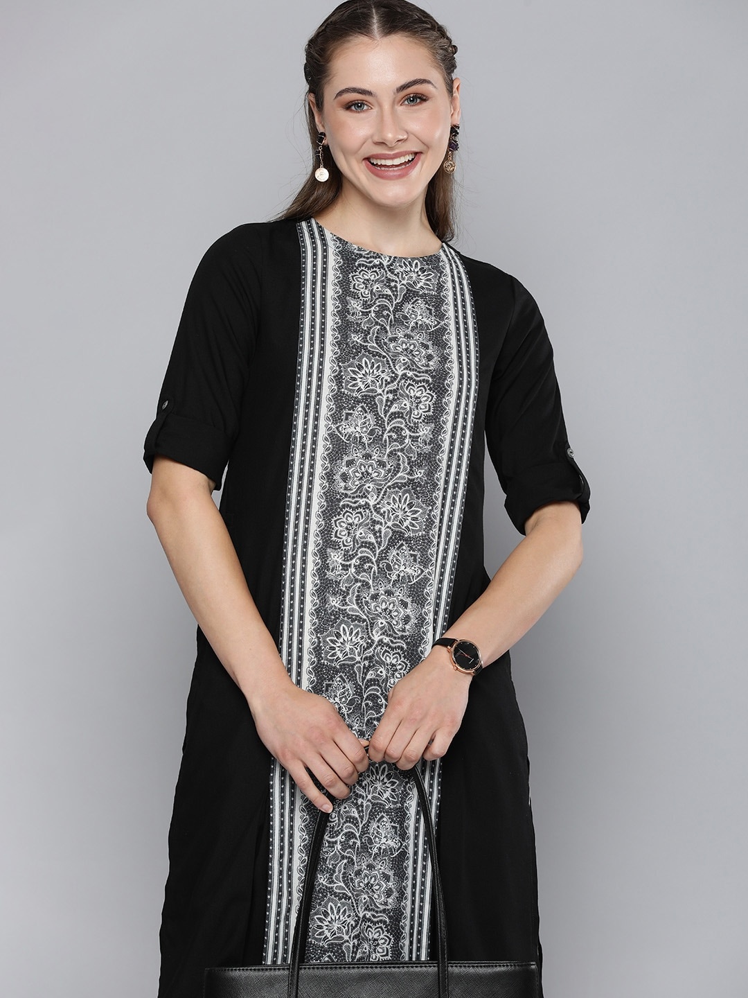 

HERE&NOW Women Floral Printed Round Neck Straight Kurta, Black